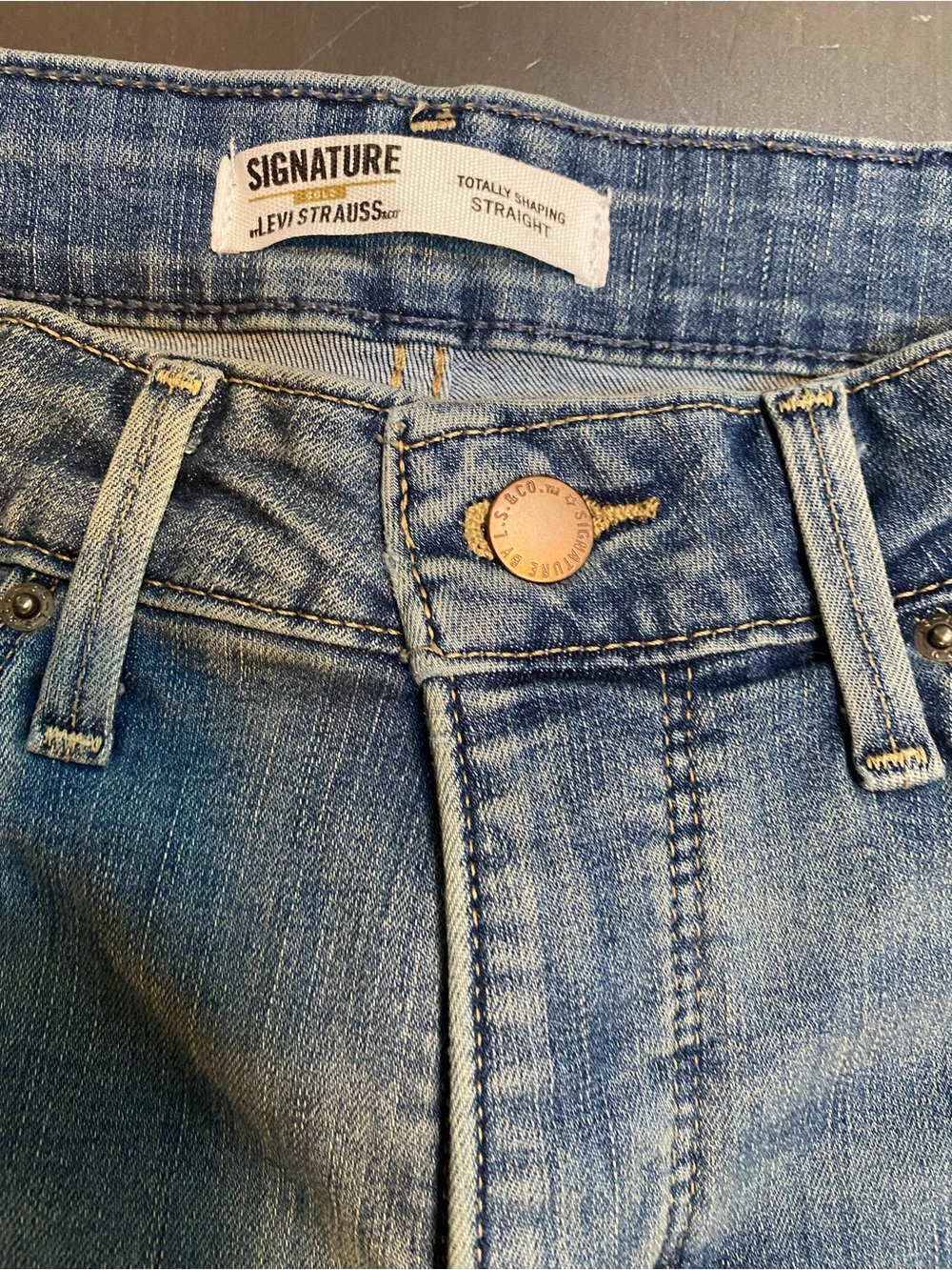 Signature by Levi Strauss Totally Shaping Straight Leg Jeans Medium Wash 10M - Picture 7 of 9